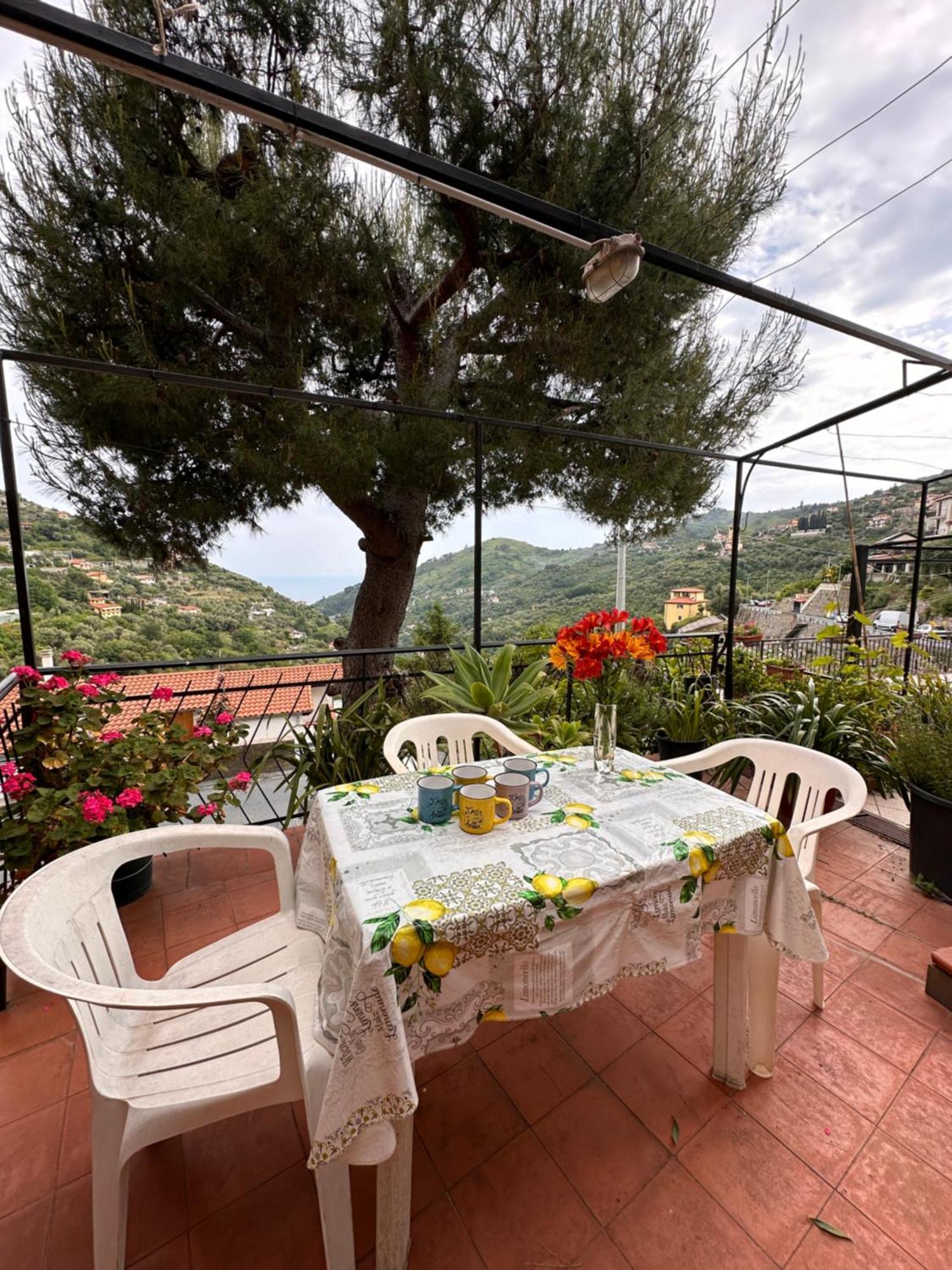 Sanremo Mare E Relax - Affittasi "Casa Illiade" Con Parcheggio Libero, Terrazza E Wi-Fi Apartamento Exterior foto